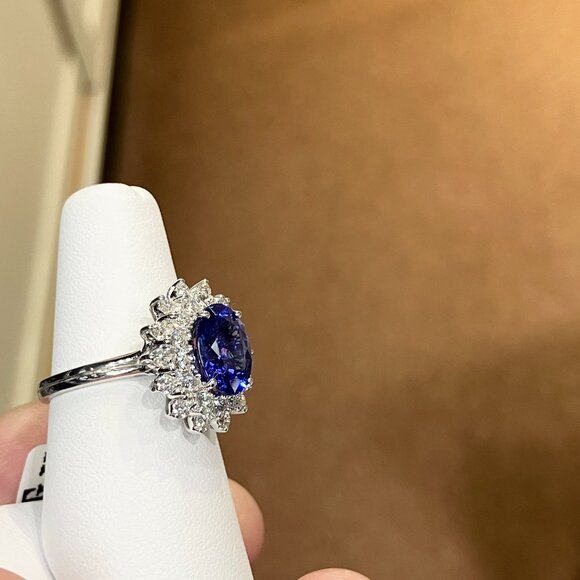 Tanzanite And Diamond White Gold Ring - Picture 2 of 6